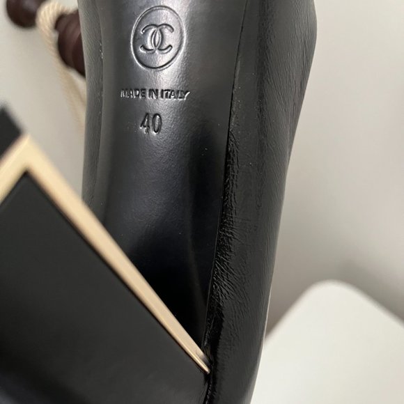 CHANEL Cap-Toe Black Leather Pumps - Picture 13 of 13